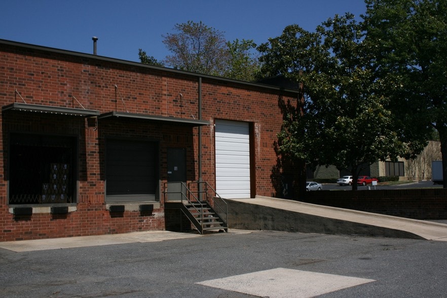 More Photos Of 2748 Interstate St, Charlotte Unknown For Lease