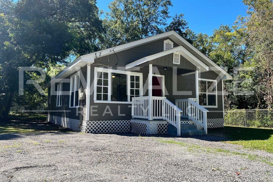 More Photos Of Downtown, Mobile Specialty For Sale