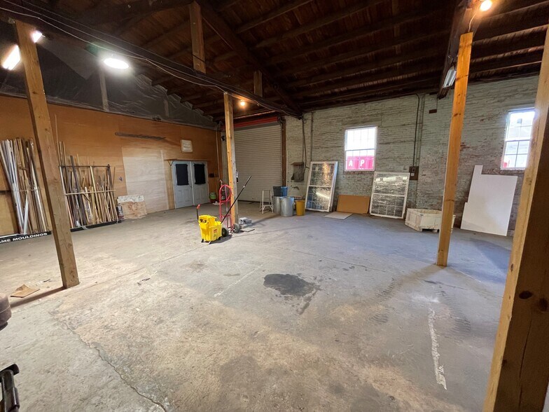 More Photos Of 130 W 3rd St, Waynesboro Light Distribution For Lease