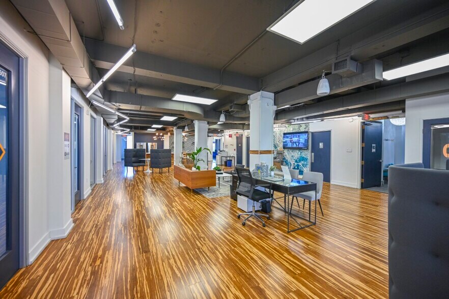 More Photos Of 701 Commerce St, Dallas Office For Sale