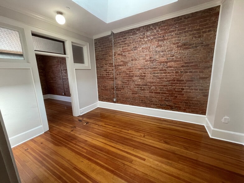 More Photos Of 121-129 N Main St, Mooresville Storefront Retail Office For Lease