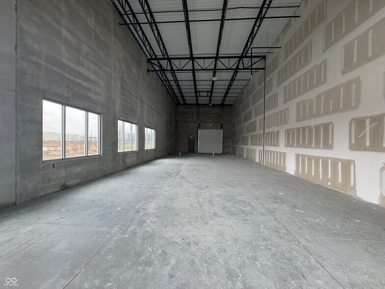 More Photos Of 14226 Bergen Blvd, Noblesville Flex For Sale