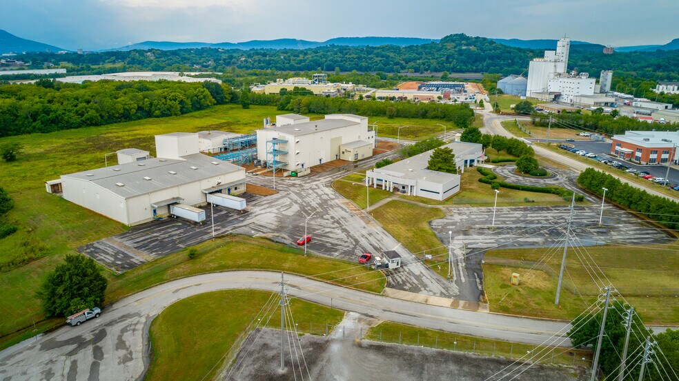 More Photos Of 2800 Riverport Rd, Chattanooga Light Manufacturing For Lease