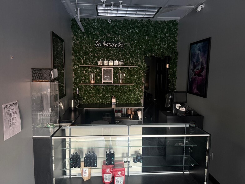 More Photos Of 78-84 E Park Ave, Long Beach Storefront For Lease