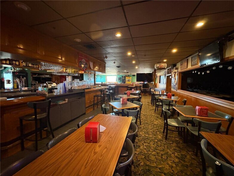 More Photos Of 530 W Christenson Ave, Appleton General Retail For Sale