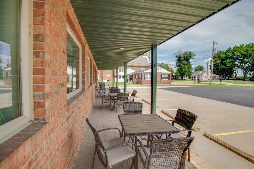 More Photos Of 908 N Main St, Brighton Restaurant For Sale