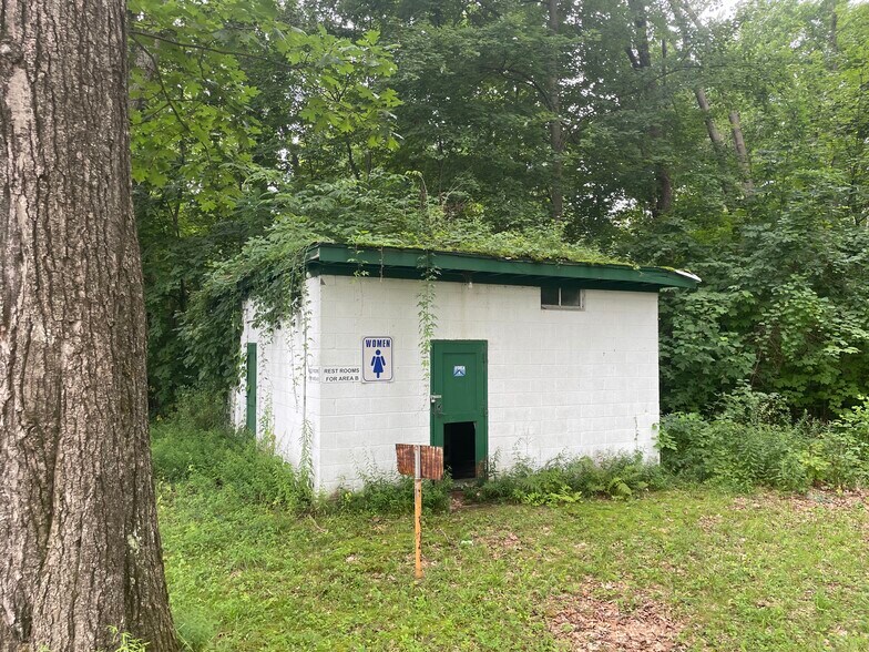 More Photos Of 52 Nestle Dr, Fulton Lodge Meeting Hall For Sale