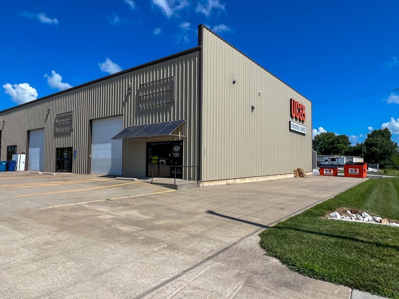 Primary Photo Of 4173 N 20th St, Ozark Warehouse For Lease