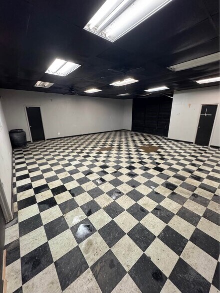 More Photos Of 1300 Garfield St, Midland Industrial For Lease