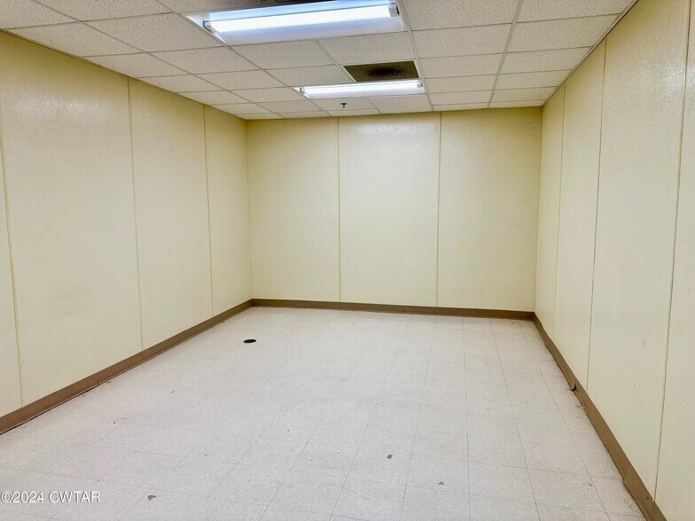 More Photos Of 2214 Osborne St, Humboldt Medical For Sale