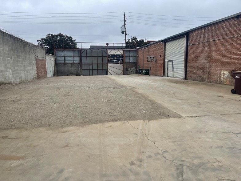 More Photos Of 2960 Chapman St, Oakland Warehouse For Lease