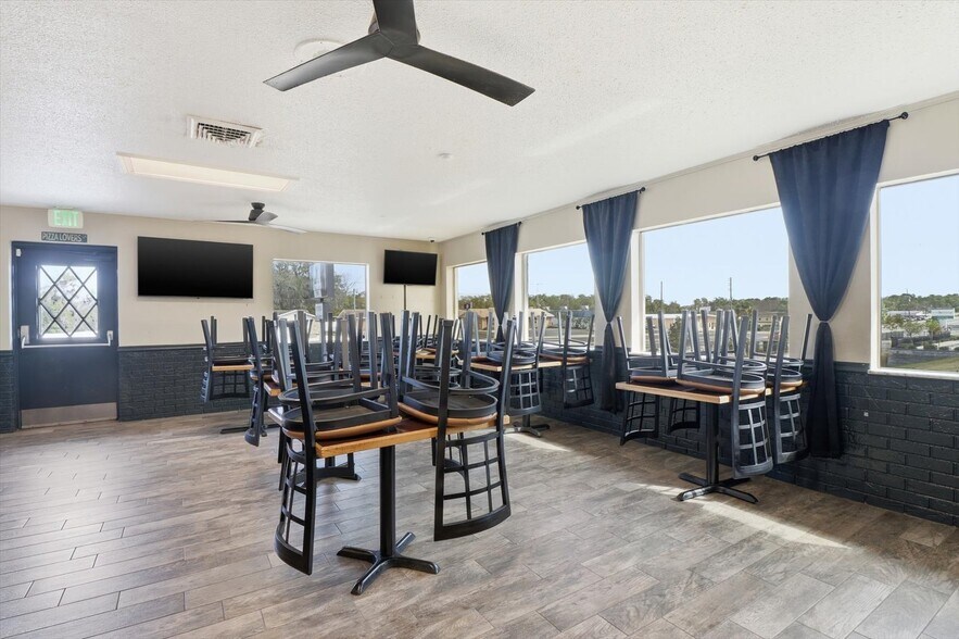 More Photos Of 859 S US Highway 41, Inverness Restaurant For Sale