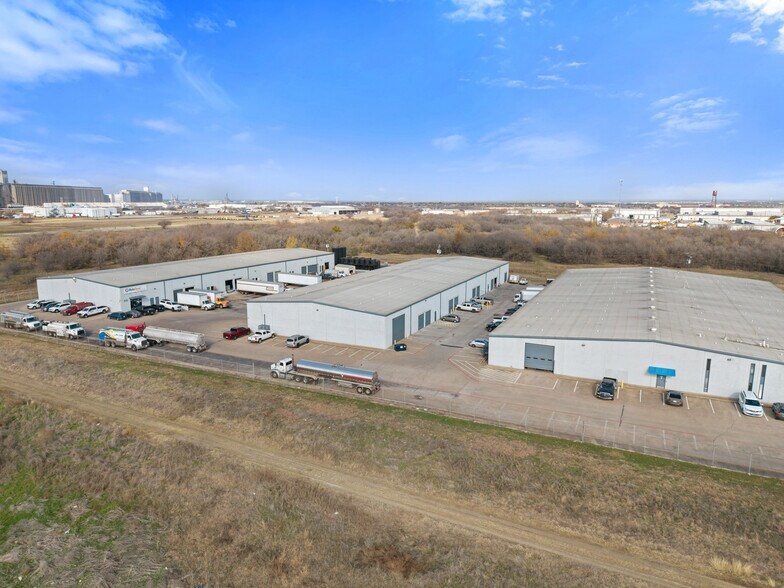 More Photos Of 812-814 Blue Mound Rd, Saginaw Warehouse For Lease