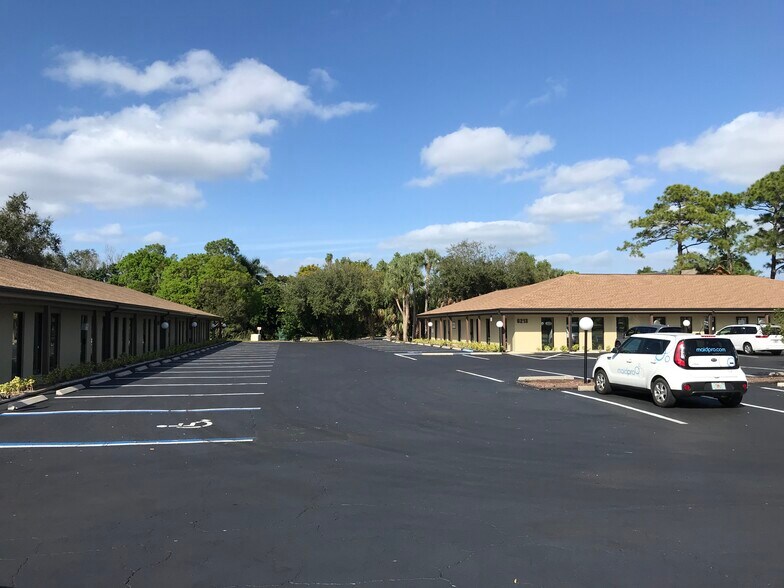 More Photos Of 6225 Presidential Ct, Fort Myers Office For Lease