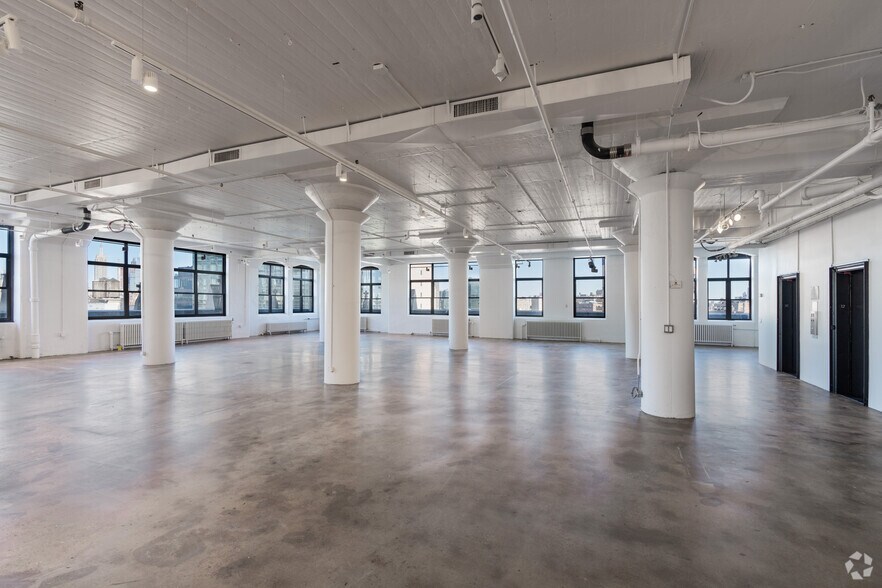 More Photos Of 121 Varick St, New York Loft Creative Space For Lease
