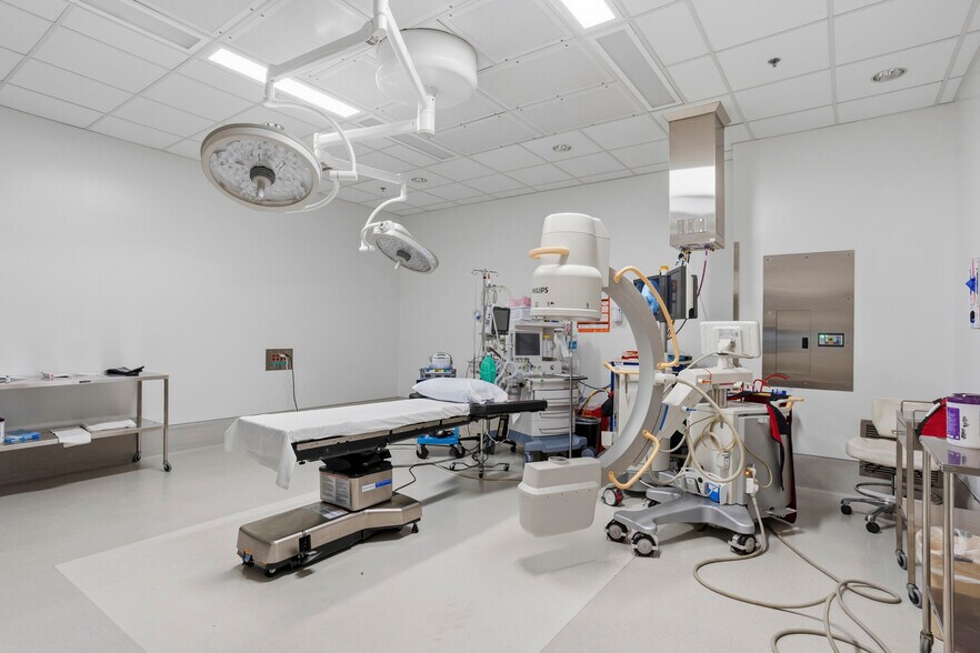More Photos Of 160 Fountains Blvd, Madison Medical For Sale