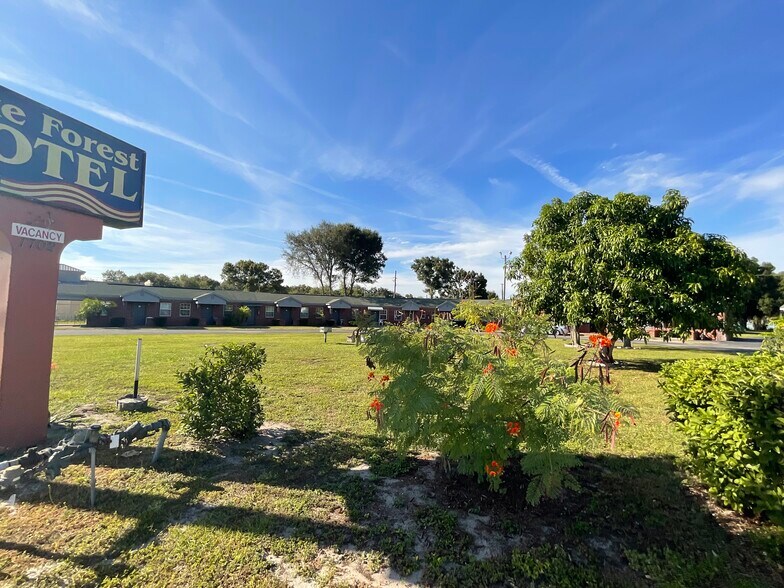 More Photos Of 1702 US 92, Auburndale Hotel For Sale