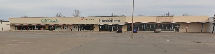 More Photos Of 4413-4415 NW Cache Rd, Lawton Unknown For Lease