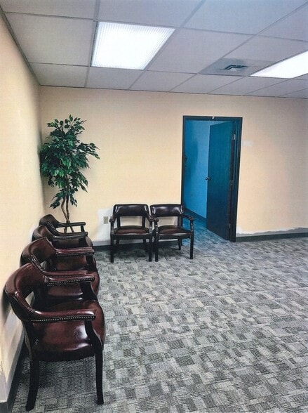 More Photos Of 1020 Woodman Dr, Dayton Office For Lease