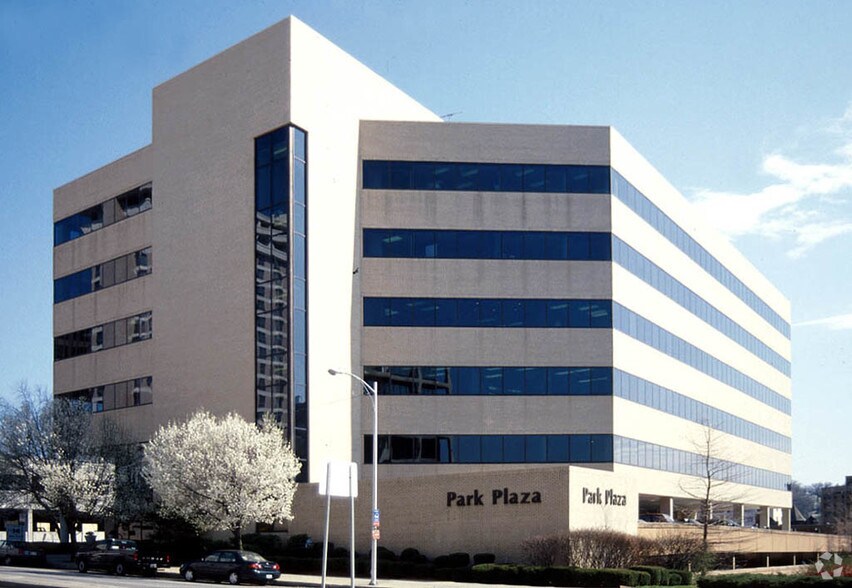 More Photos Of 801 W 47th St, Kansas City Office For Lease