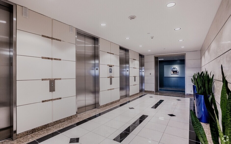 More Photos Of 100 Spectrum Center Dr, Irvine Coworking Space