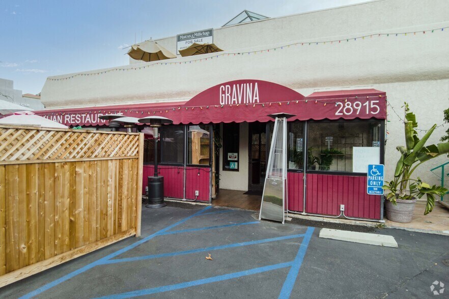 More Photos Of 28925 Pacific Coast Hwy, Malibu Storefront Retail Office For Lease