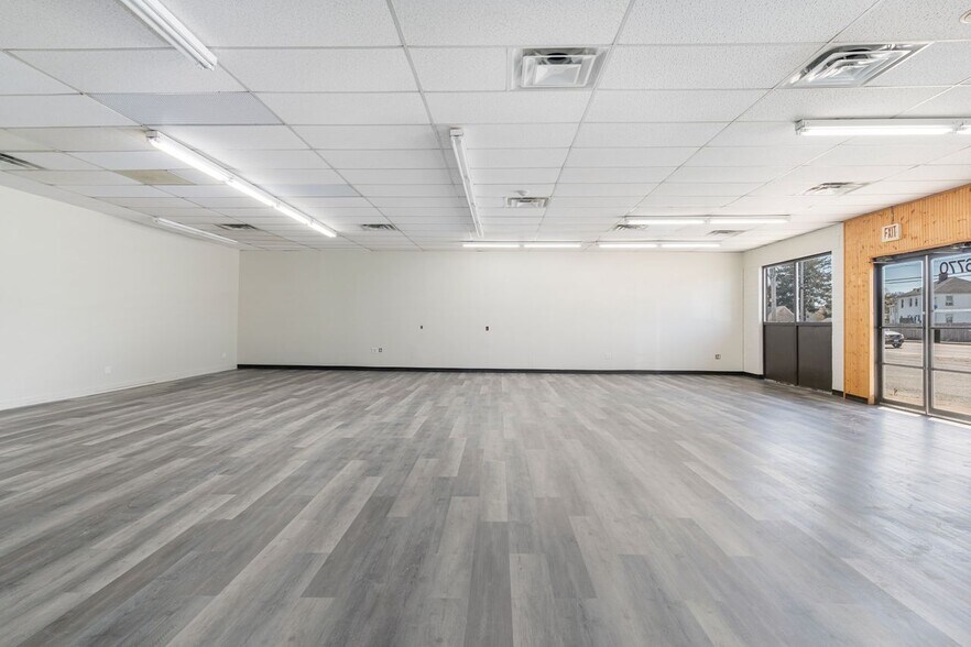 More Photos Of Post @ Post & Namcook Rds., North Kingstown Unknown For Lease