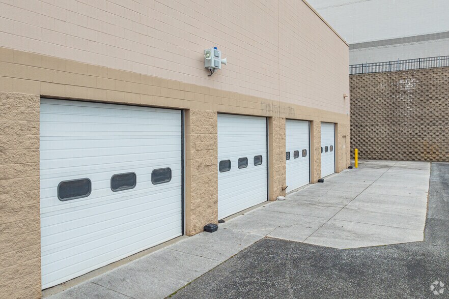 More Photos Of 9750 Reisterstown Rd, Owings Mills Freestanding For Lease