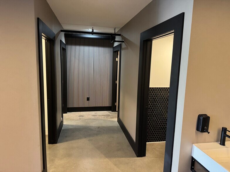 More Photos Of 4125 Market St, Ventura Light Manufacturing For Sale