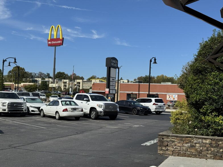 More Photos Of 817 W Walnut St, Johnson City Storefront For Lease