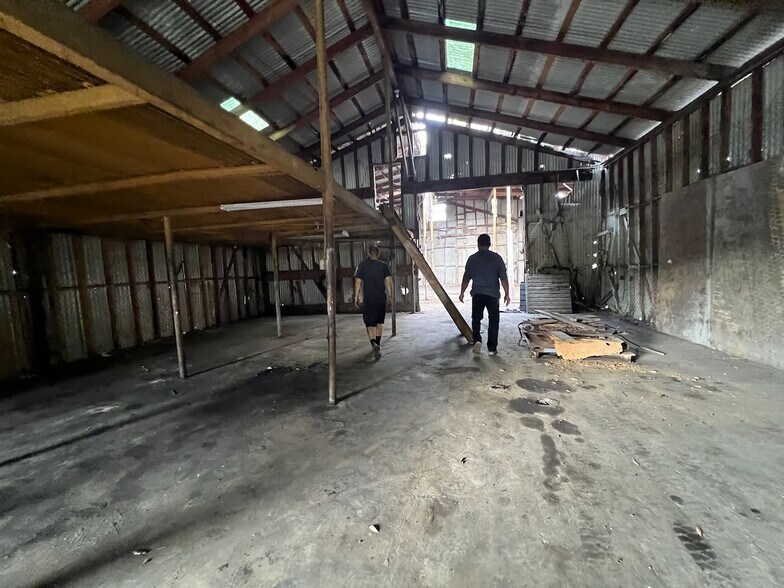 More Photos Of 4616 N Clark Ave, Tampa Warehouse For Lease