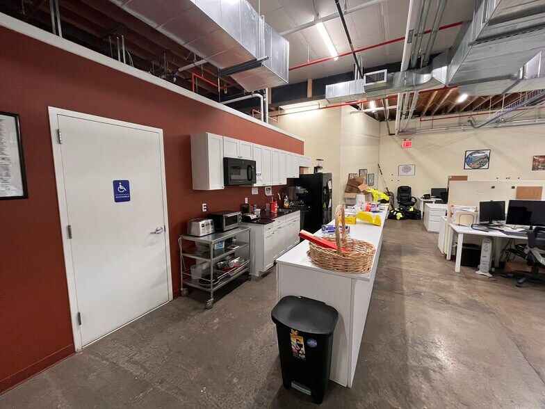 More Photos Of 1431 Cromwell Ave, Bronx Industrial For Sale