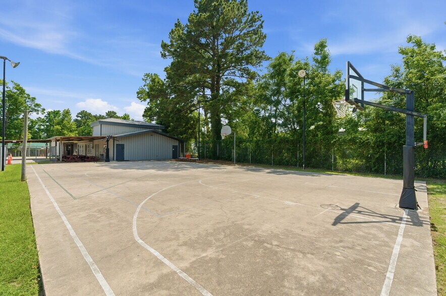 More Photos Of 3401 N Frazier St, Conroe Specialty For Sale