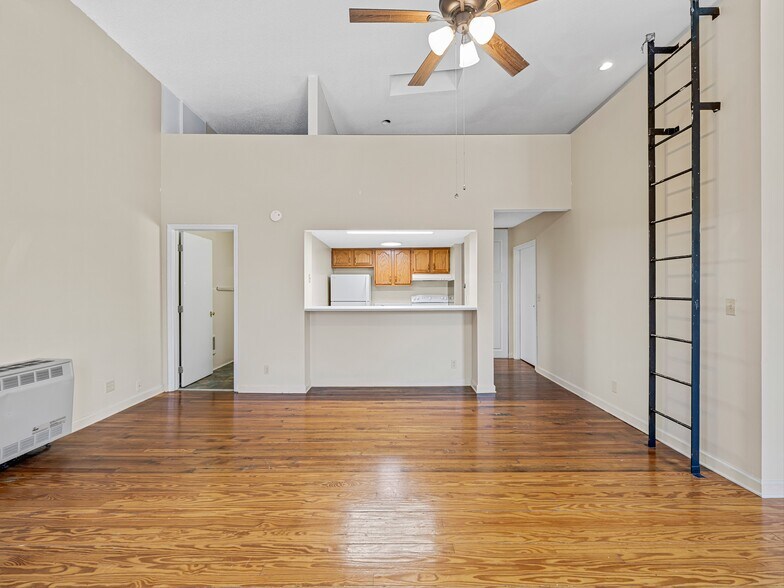 More Photos Of 58 Broadway St, Asheville Storefront Retail Residential For Sale
