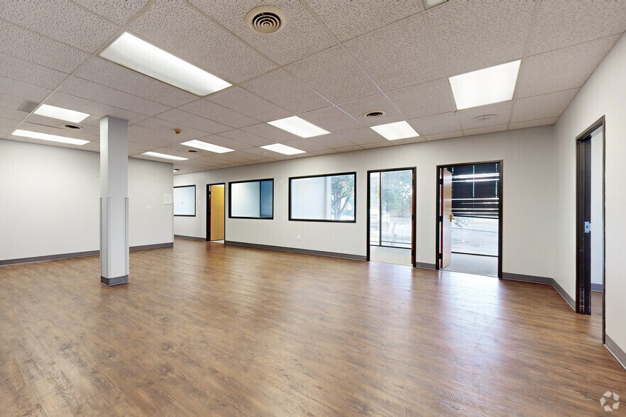 More Photos Of 2655 Villa Creek Dr, Dallas Office For Lease