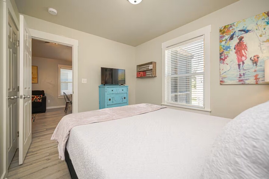 More Photos Of 5481 Highway 35 N, Rockport Specialty For Sale