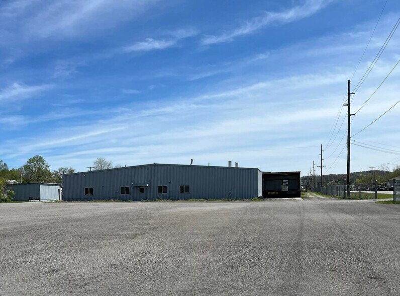 More Photos Of 712 Industrial Ln, Oneida Distribution For Sale