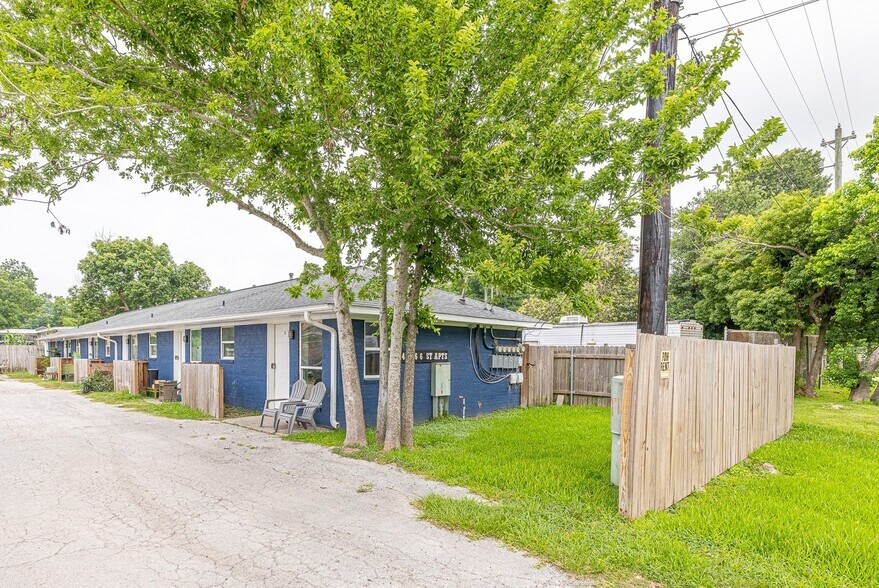 More Photos Of 4806 6th St, Bacliff Apartments For Sale