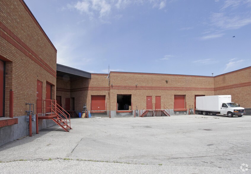 More Photos Of 7045 Tranmere Dr, Mississauga Warehouse For Lease