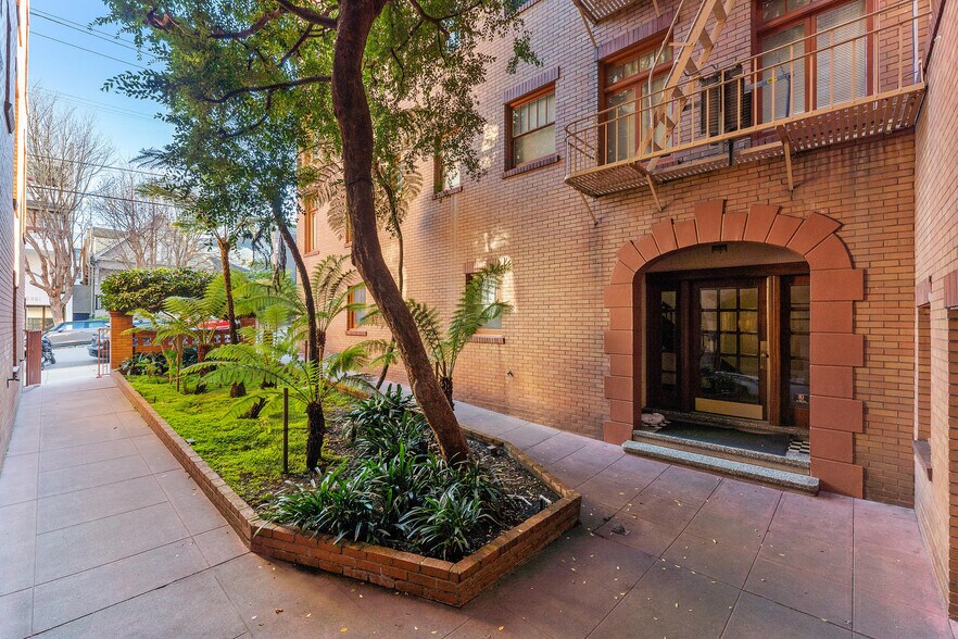 More Photos Of 2370 Filbert St, San Francisco Apartments For Sale