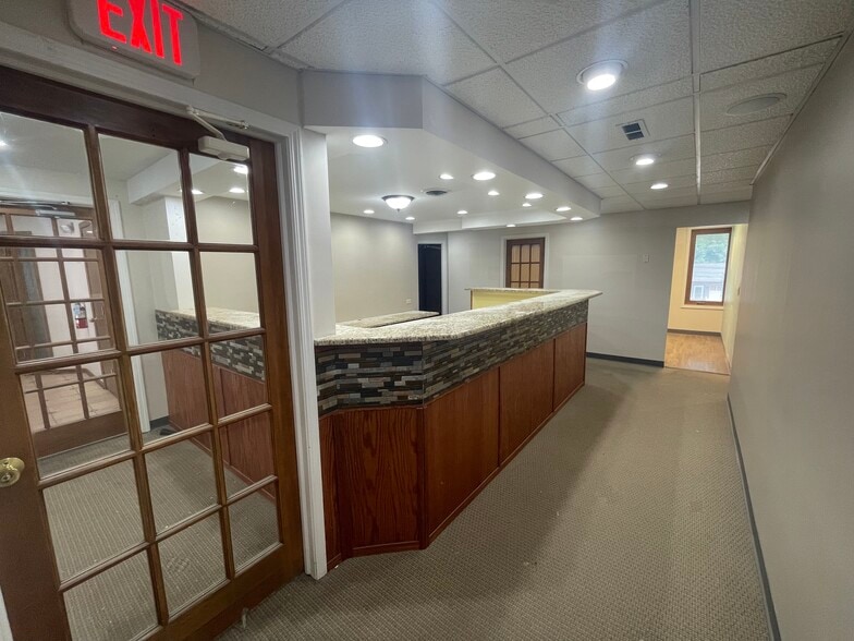 More Photos Of 100 N Lincolnway, North Aurora Medical For Lease