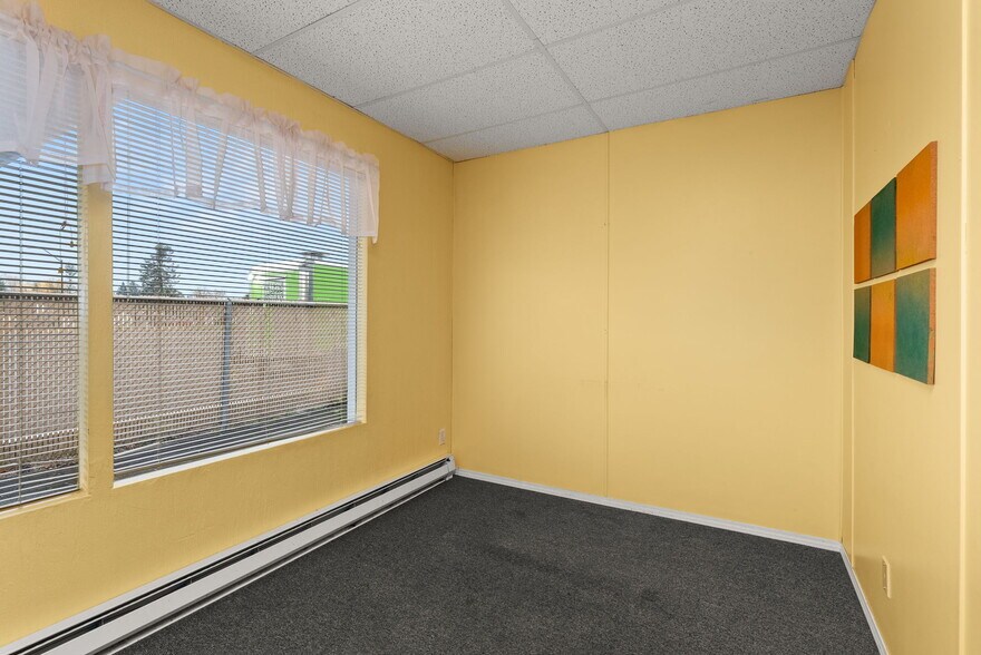 More Photos Of 1017 W Main St, Centralia Flex For Sale