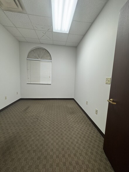 More Photos Of 15303 Amberly Dr, Tampa Medical For Lease