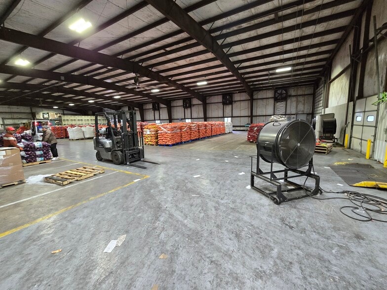 More Photos Of 11 Gurda Ln, Goshen Warehouse For Lease