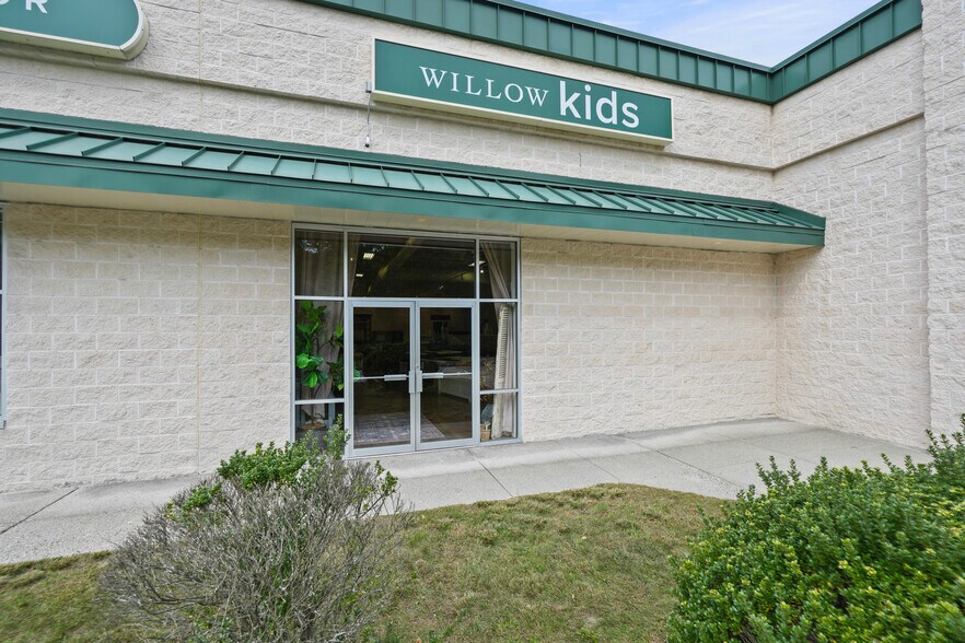 More Photos Of 242 Route 117 Bypass Road, Bedford Hills Freestanding For Lease