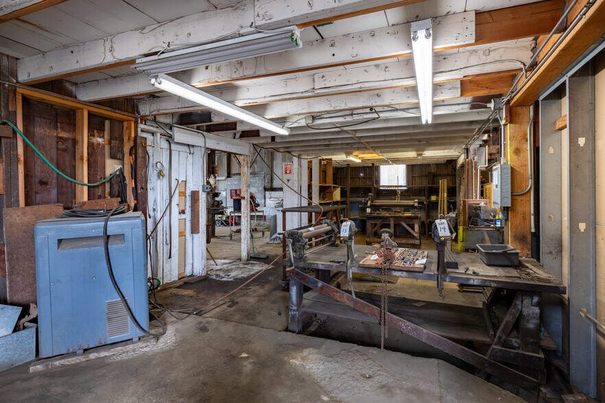 More Photos Of 2 17th St, Richmond Warehouse For Sale