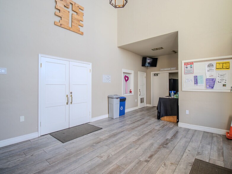 More Photos Of 240 E Fresno St, Dinuba Religious Facility For Sale