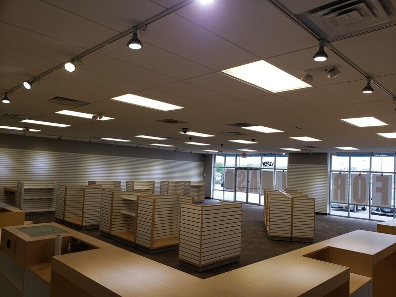 More Photos Of 2979 Lindbergh Blvd, Springfield Storefront Retail Office For Lease