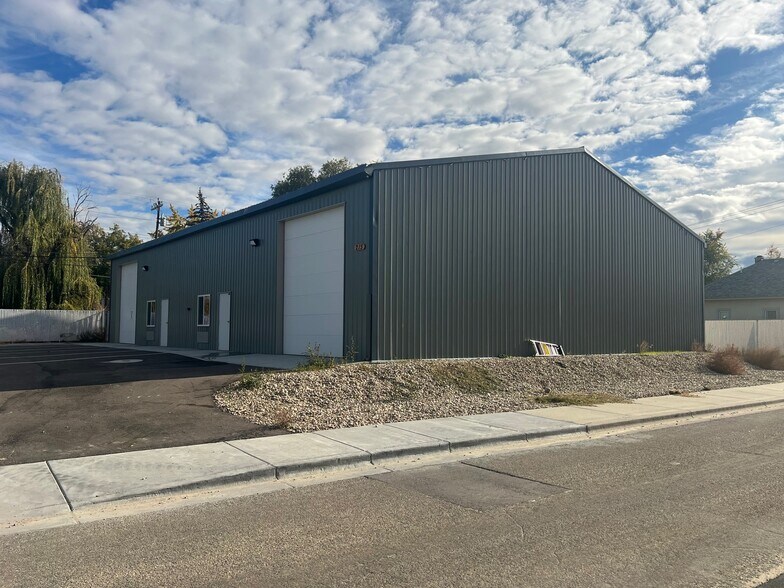 More Photos Of 215 Hannibal Street, Caldwell Warehouse For Sale