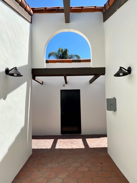 More Photos Of 300 E Santa Clara St, Ventura Medical For Lease